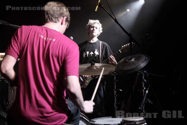 MICACHU AND THE SHAPES - 2009-11-01 - PARIS - La Maroquinerie - 